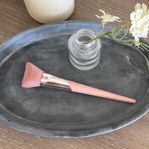 Fenty Cheek Hugging Bronzer Blush Brush 190